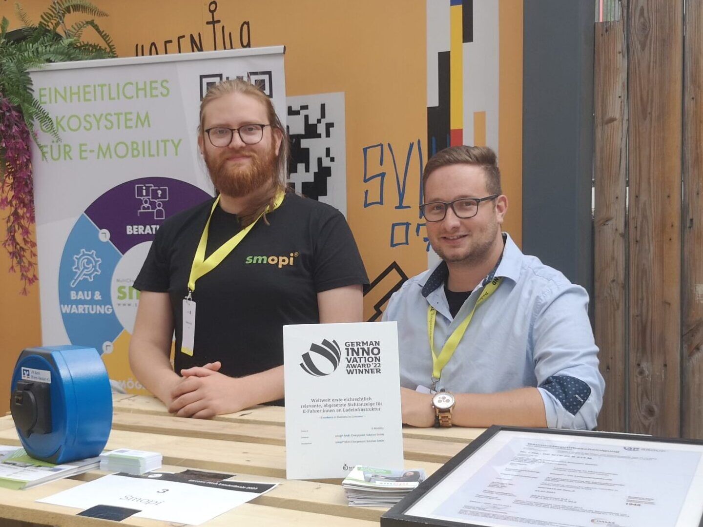 Markus Max und Lukas Schlipf am Stand von smopi während der Start-up BW Night 2023